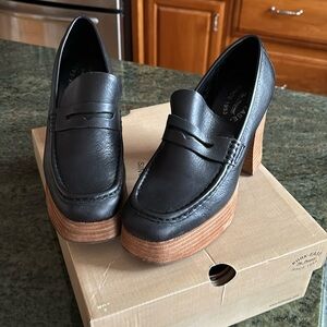 Kork Ease black leather shoes in size 7.5. 4” block heel.